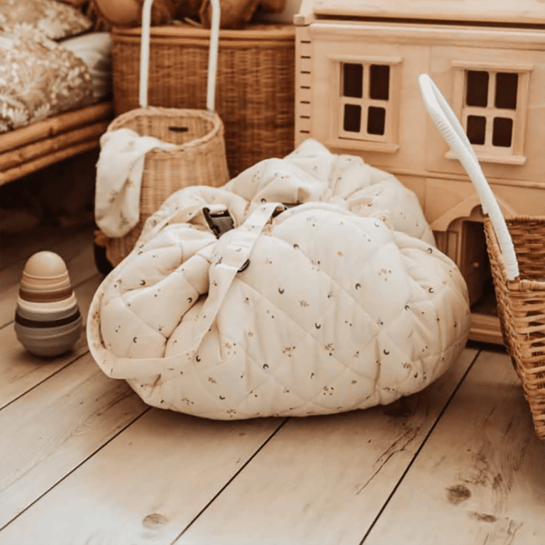 un tapis d'éveil moon Play and Go, ambiance