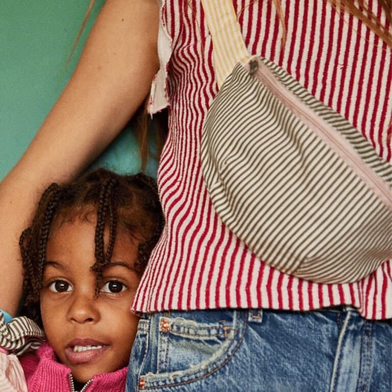 sac banane enfant rayures kaki et lemon gabrielle paris porté petite fille