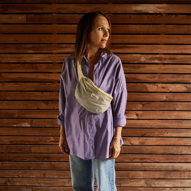 sac banane à rayures kaki et lemon gabrielle paris porté par modèle femme