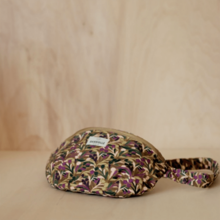 sac banane songe violet gabrielle paris sur fond bois