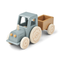 tracteur liewood en bois sur fond blanc