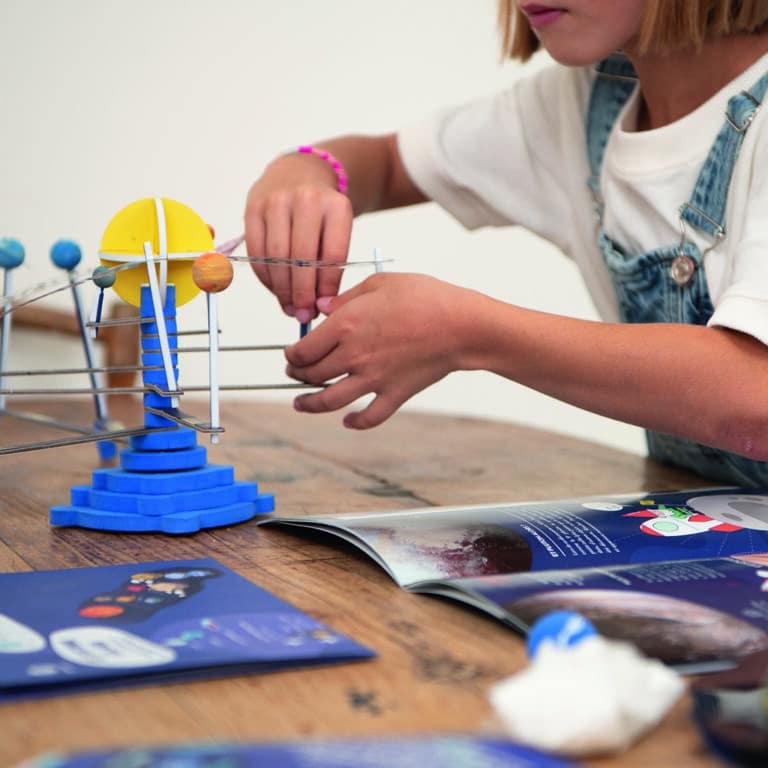 kit collector éducatif pandacraft le système solaire