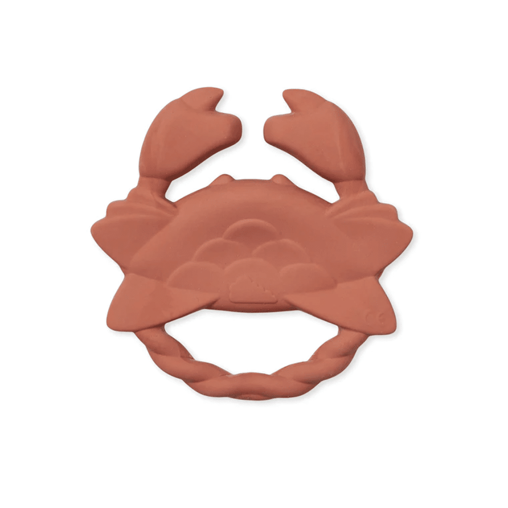 un anneau de dentition en forme de crabe camcam, vue de face sur fond blanc