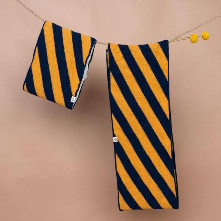 deux snoods rayés moutadre chamaye, de différentes tailles, vue de face sur fond blanc