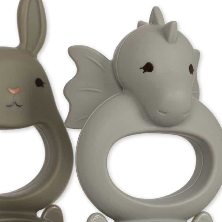 lot de deux grignoteuses dragon bleu ciel et lapin gris Konges Slojd, zoom sur les détails