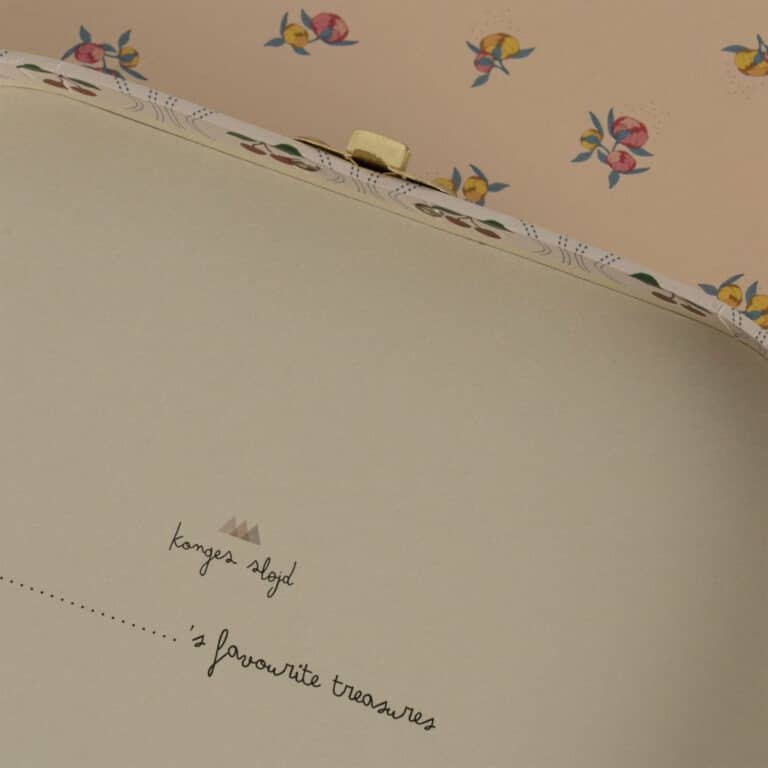 konges-slojd_petites-valisette-cerises-et-grande-valisette-fleurs-jaunes-roses3