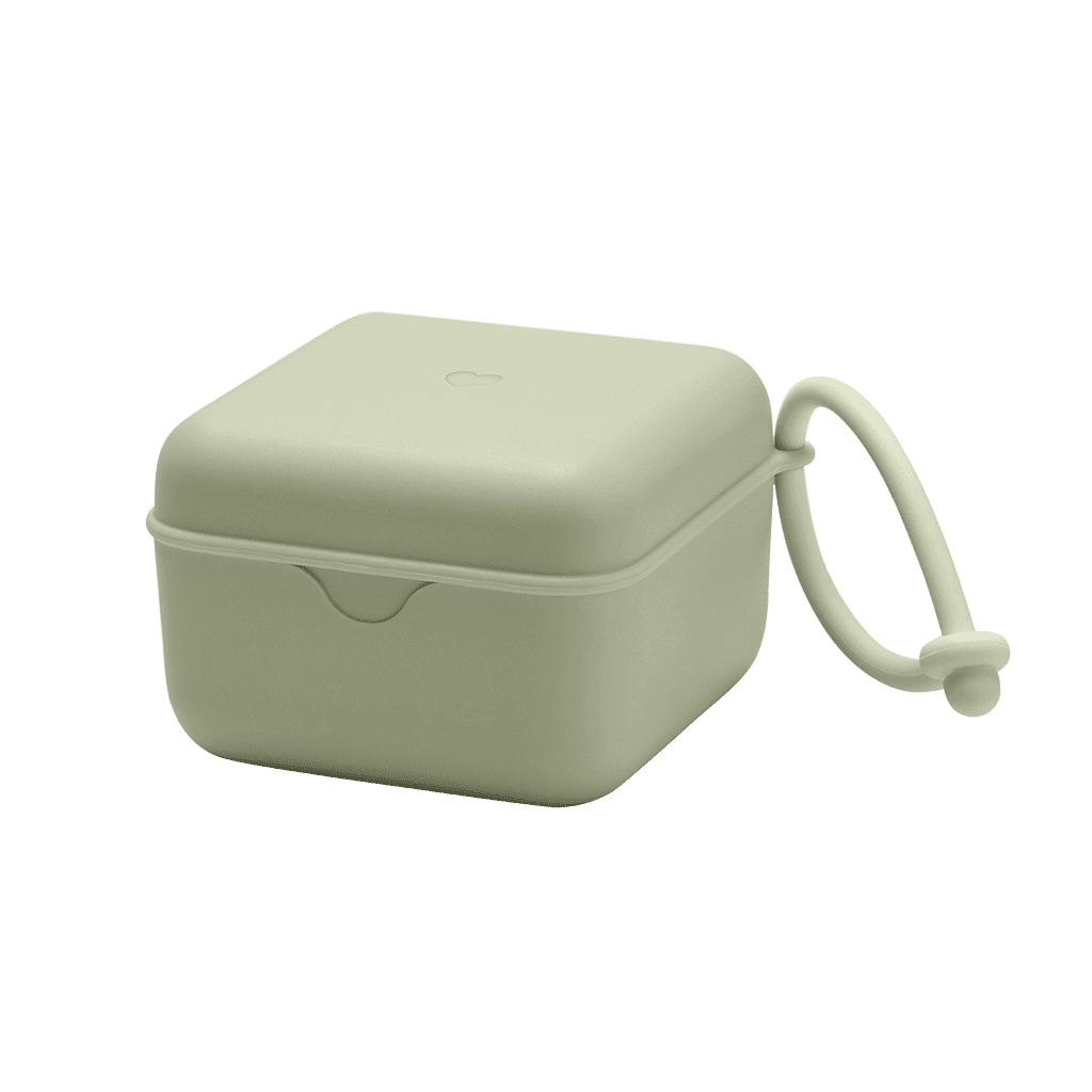 une boîte à tétines sauge Bibs, vue de face sur fond blanc