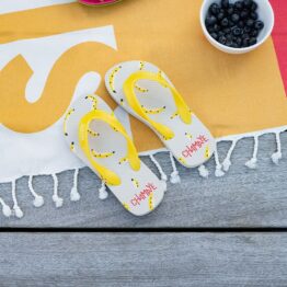 tongs adulte et enfant siesta banana photo sur serviette plage