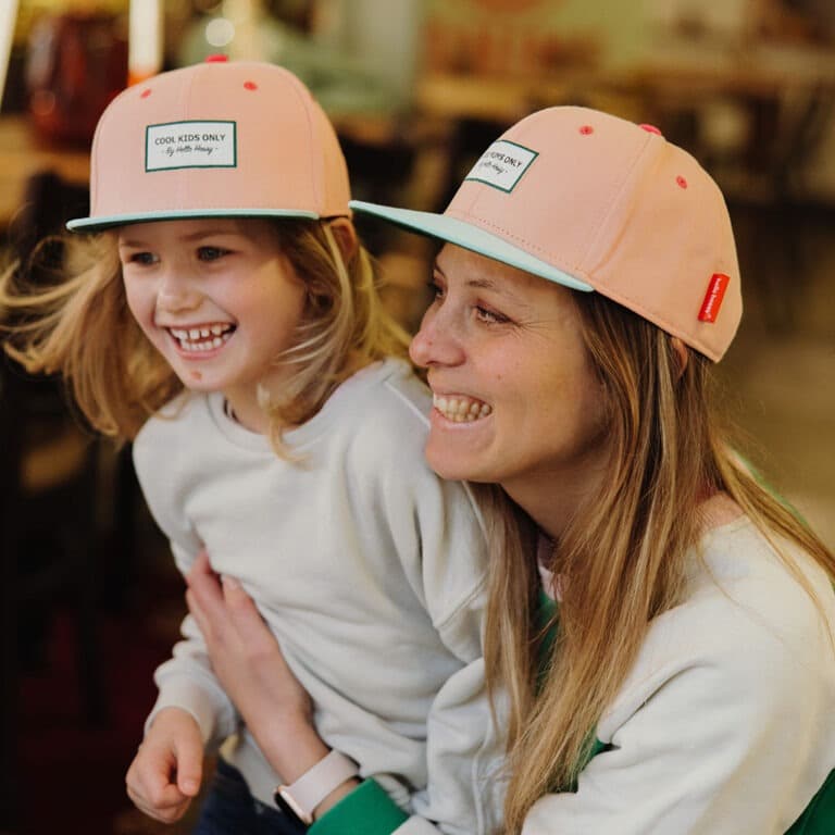 une casquette enfant mini jolly hello hossy, portée