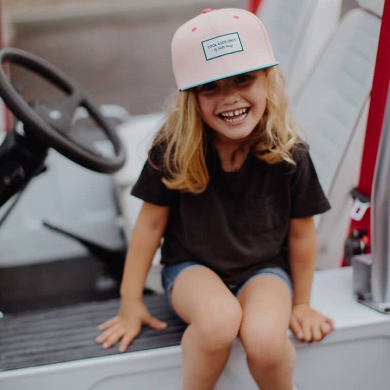 une casquette enfant mini jolly hello hossy, portée