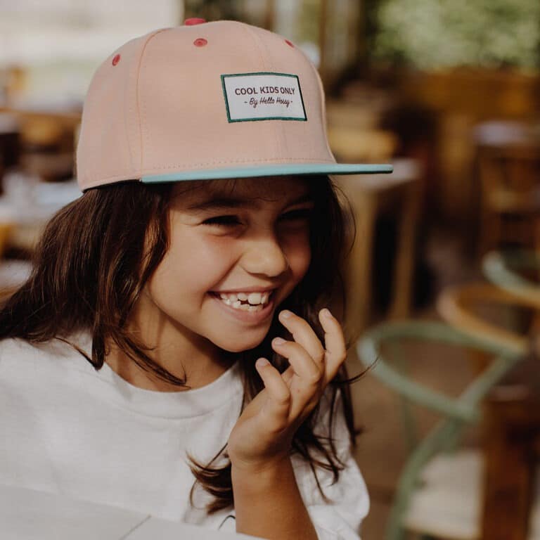 une casquette enfant mini jolly hello hossy, portée