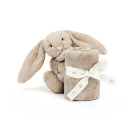 un doudou lapin et sa mini couverture Jellyact, vue de face sur fond blanc