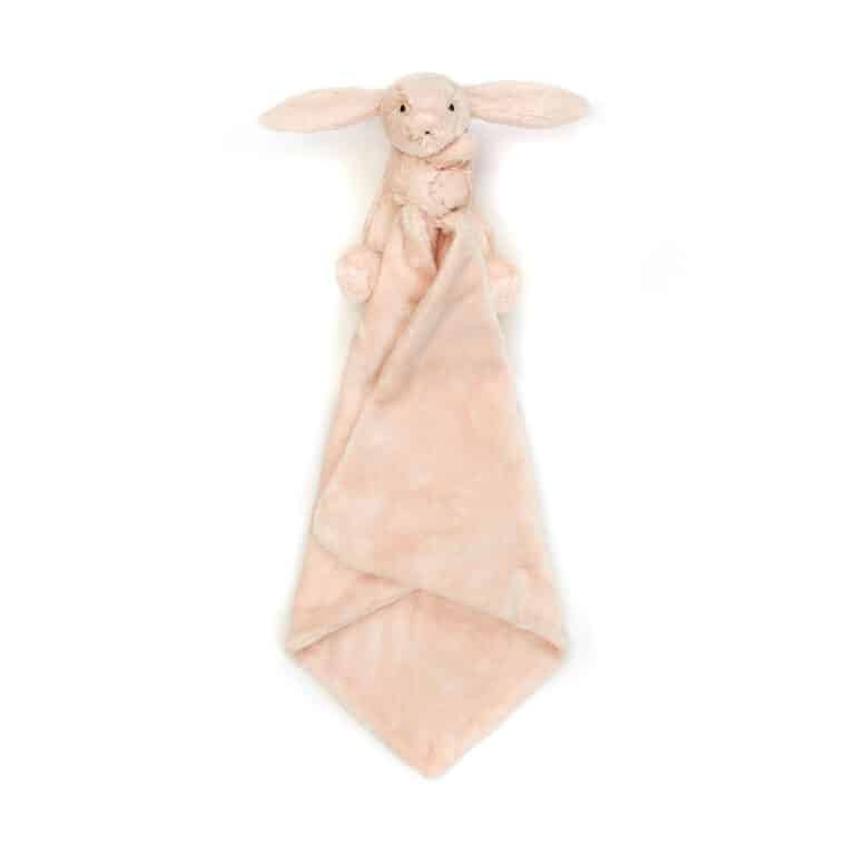 un doudou lapin rose avec sa mini couverture Jellycat, vue de face sur fond blanc
