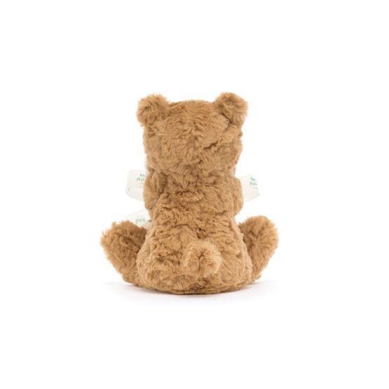 un doudou ours brun avec sa mini couverture Jellycat, vue de derrière sur fond blanc