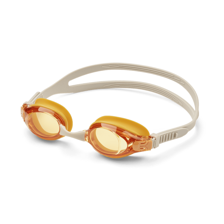 une paire de lunette de natation jaune Liewood, vue de face sur fond blanc