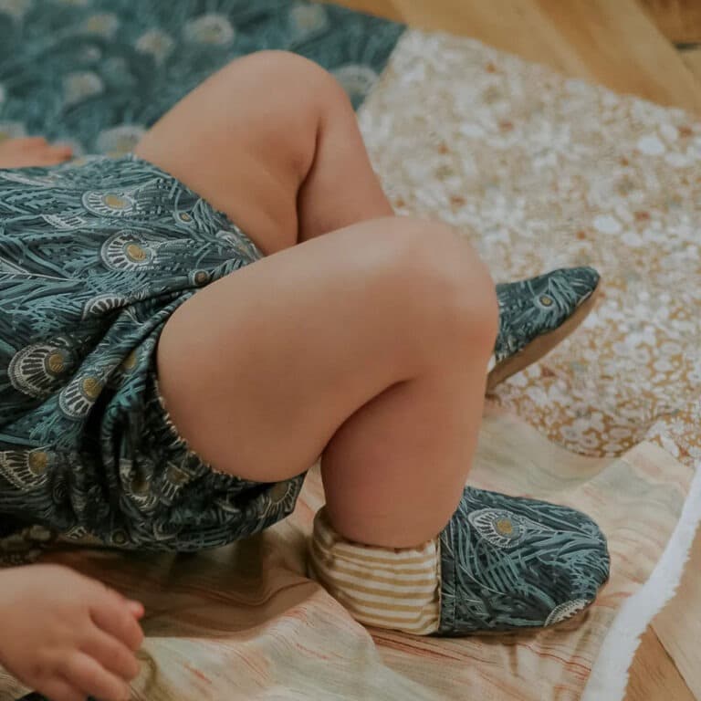 chaussons liberty queen hera blue ambiance enfant