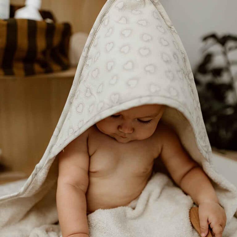 Cape de bain coeur pointillé rose in april