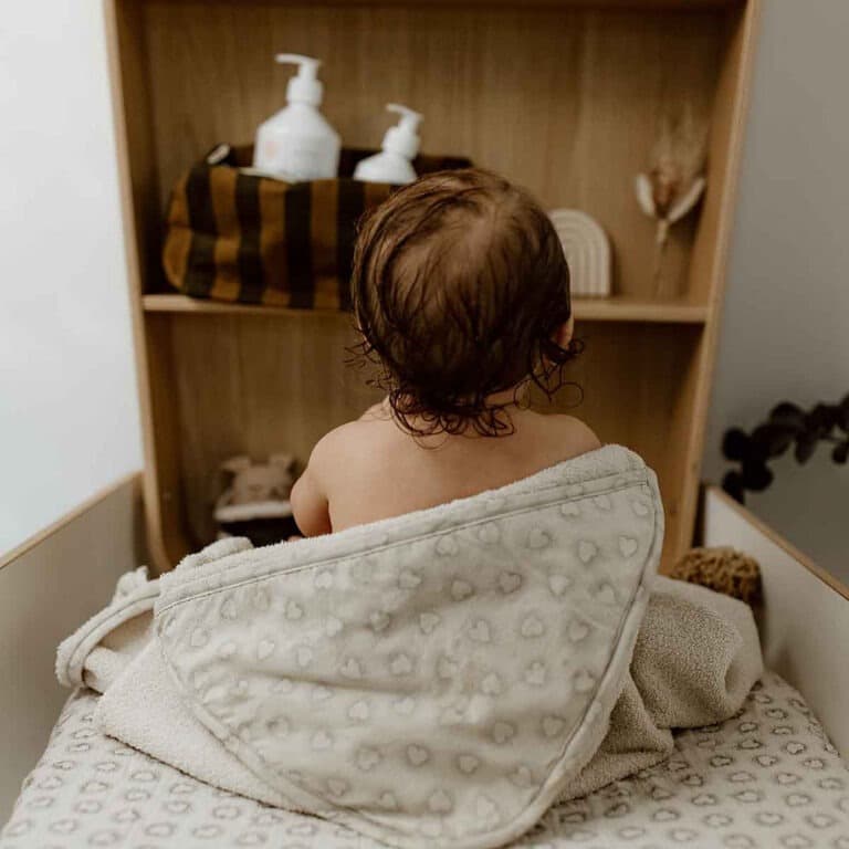 Cape de bain coeur pointillé rose in april