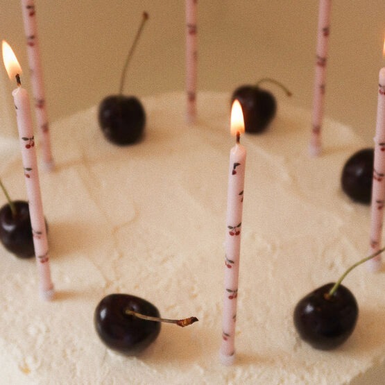 12 bougies anniversaire cerises konges slojd sur gâteau