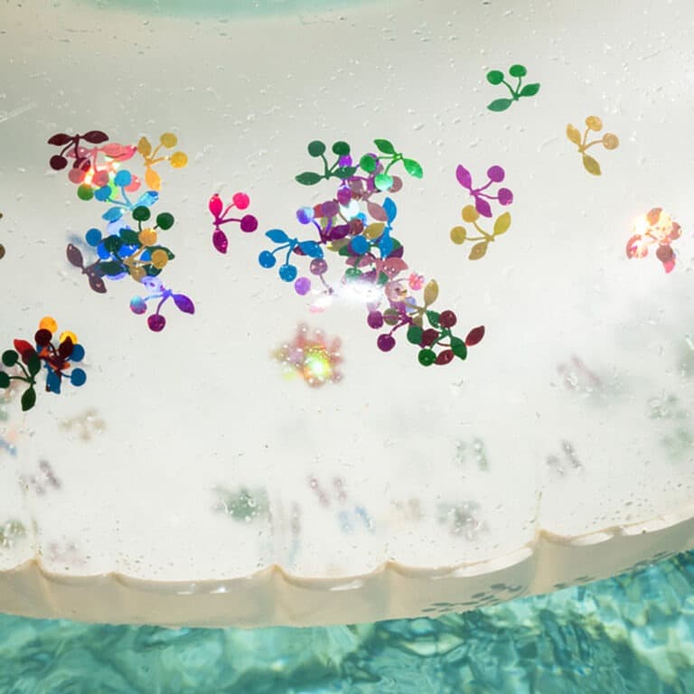 bouée junior transparente confettis cerises konges-slojd détail confettis