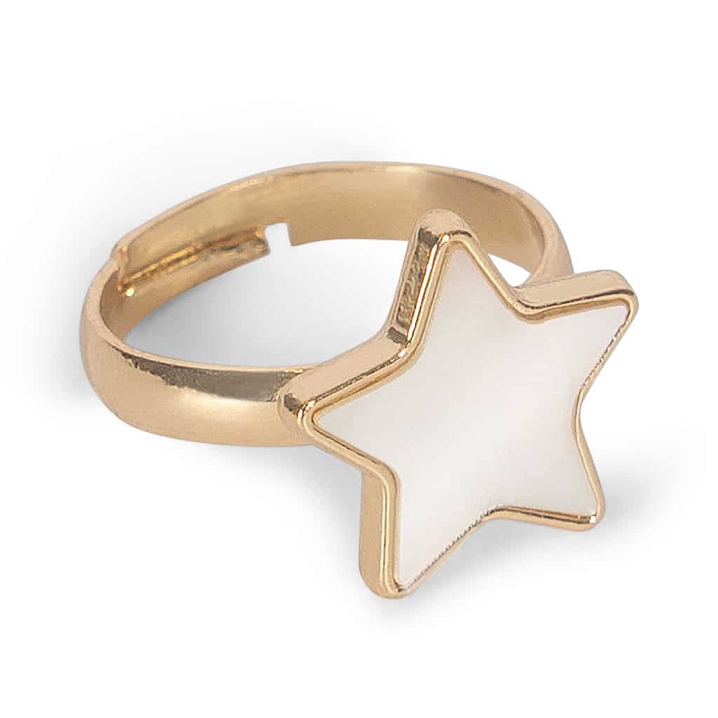lot 12 bagues fantaisies enfant konges-slojd détail bague étoile sur fond blanc