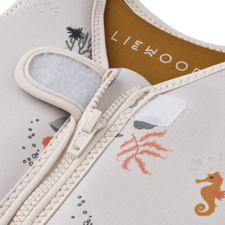 gilet de natation animaux marins liewood détail fermeture éclair sur fond blanc