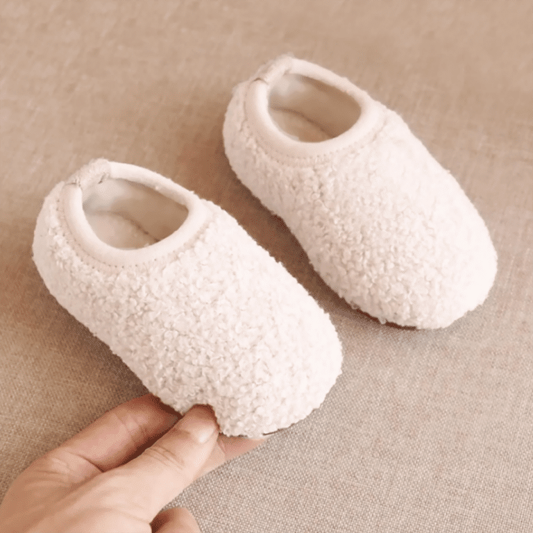 Chaussons en sherpa vanille mrs ertha