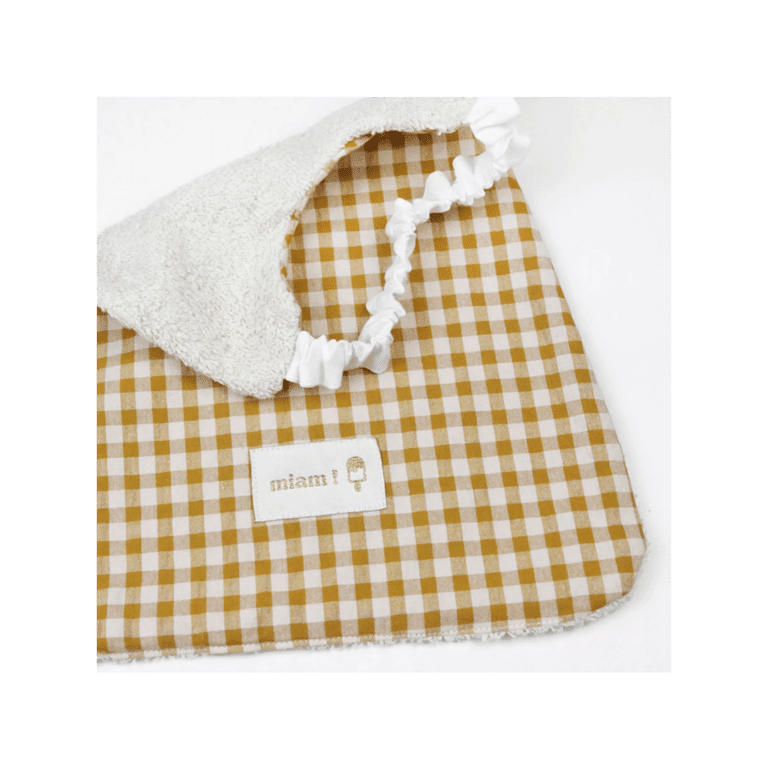 Bavoir élastiqué vichy moutarde barnabé aime le café