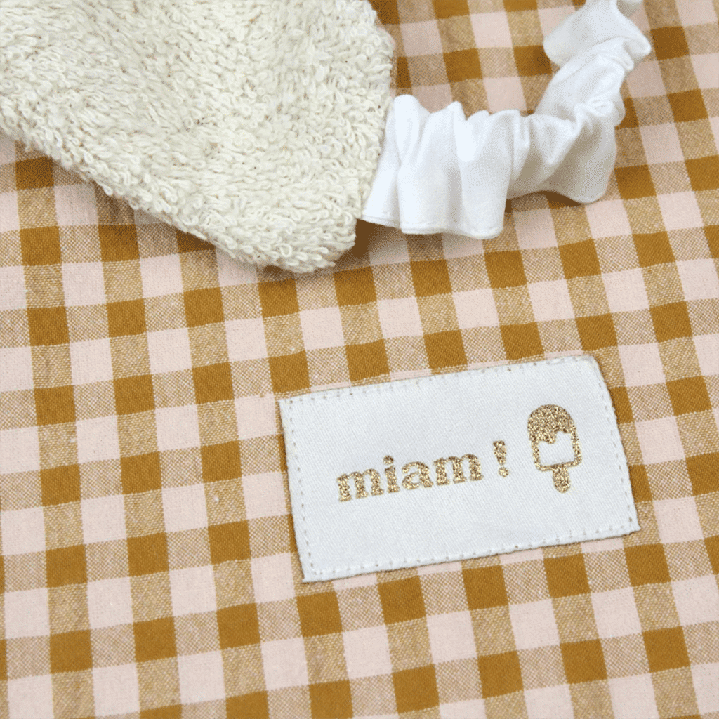 Bavoir élastiqué vichy moutarde barnabé aime le café