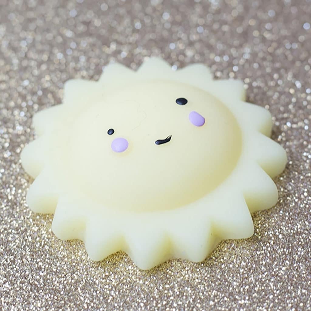 mini squishy soleil la petite épicerie vue de côté sur surface doré