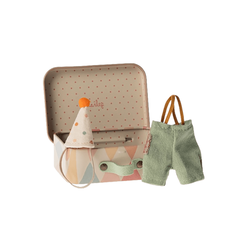 tenue de clown dans sa valisette maileg sur fond blanc