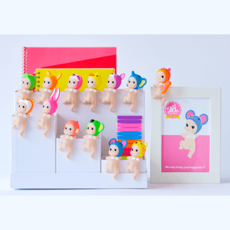 Sonny angel hippers looking back