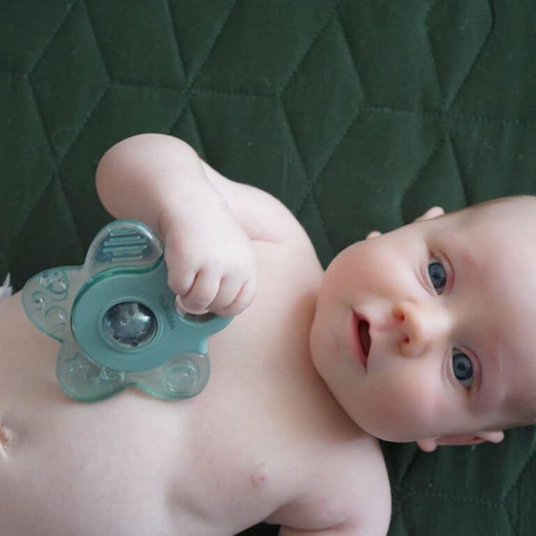 lot de 2 anneaux de dentition réfrigérants étoile bleu filibabba photo avec bébé et anneau menthe