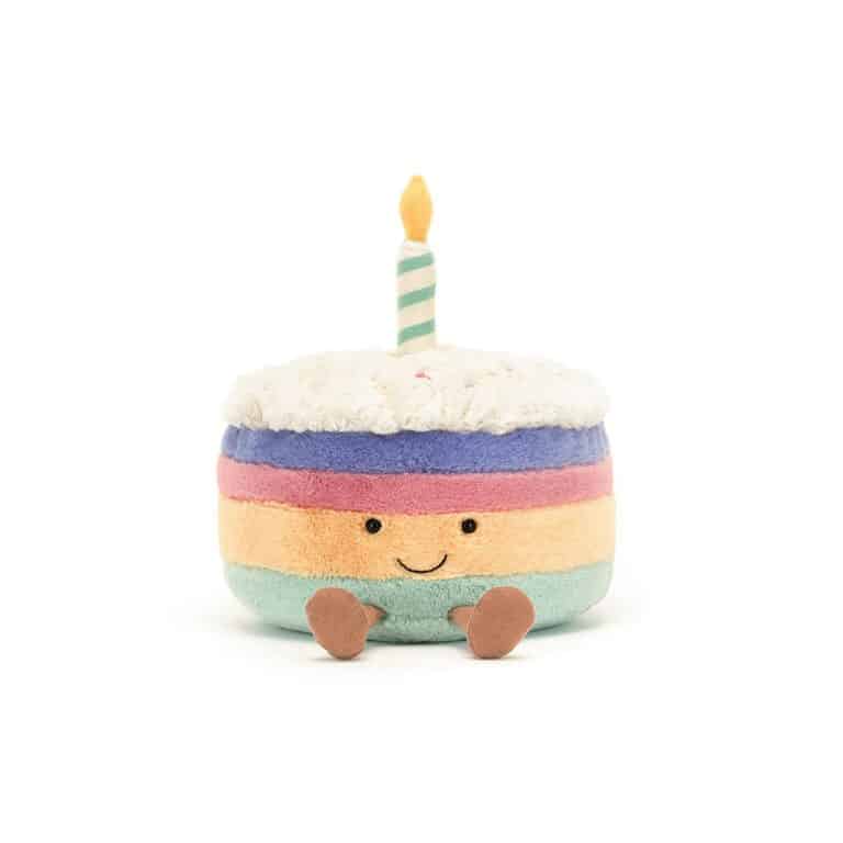 un gâteau d'anniversaire rainbow Jellycat, vue de face sur fond blanc