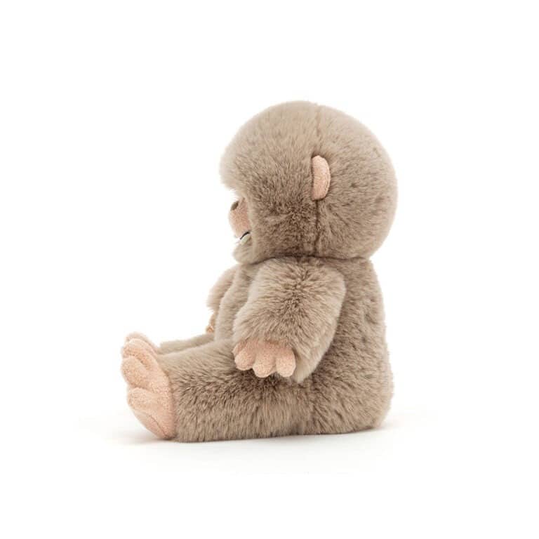 Bo le yéti bigfoot jellycat, vue de côté sur fond blanc