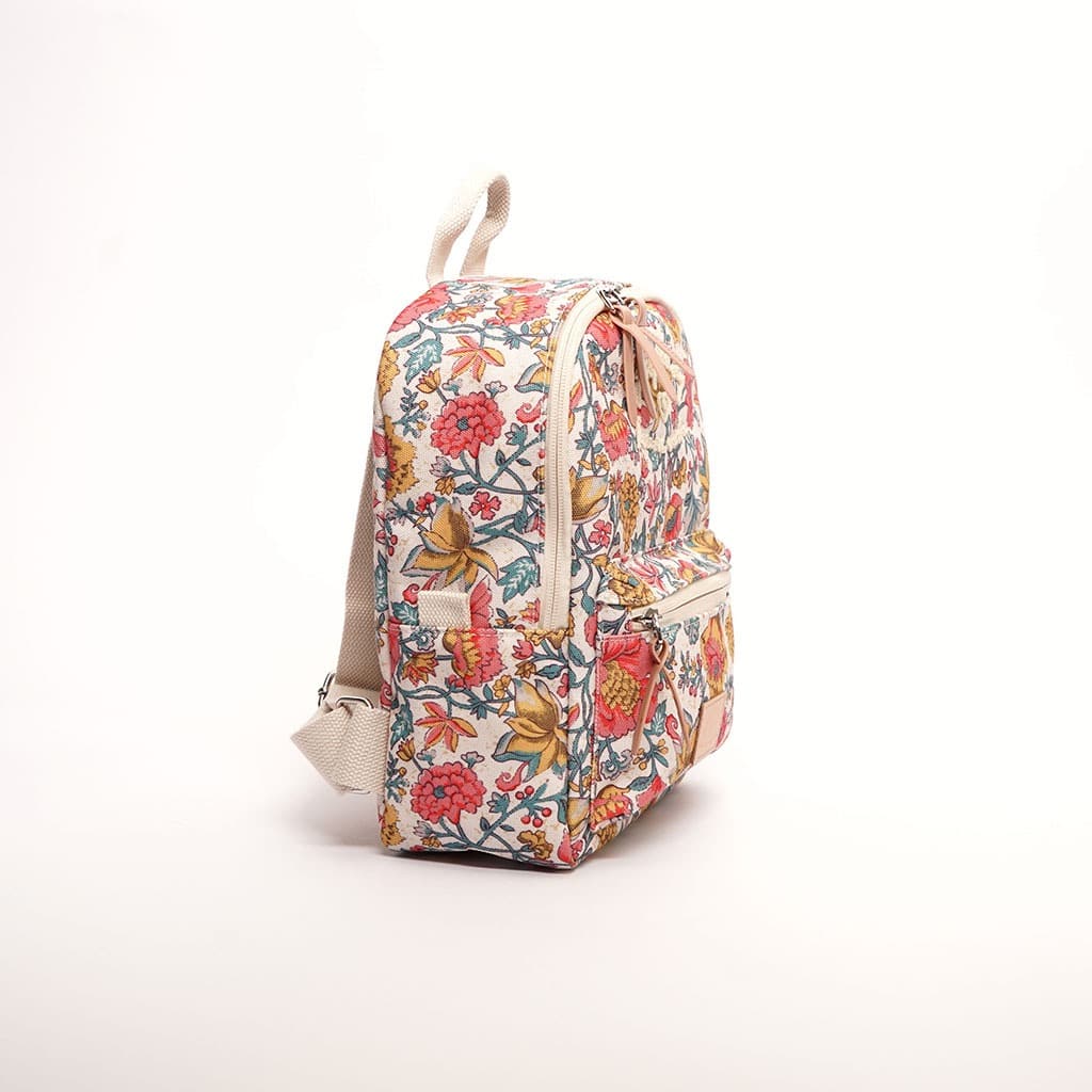 un sac à dos édition limitée Louise Misha de chez Jojofactory, vue de côté sur fond blanc