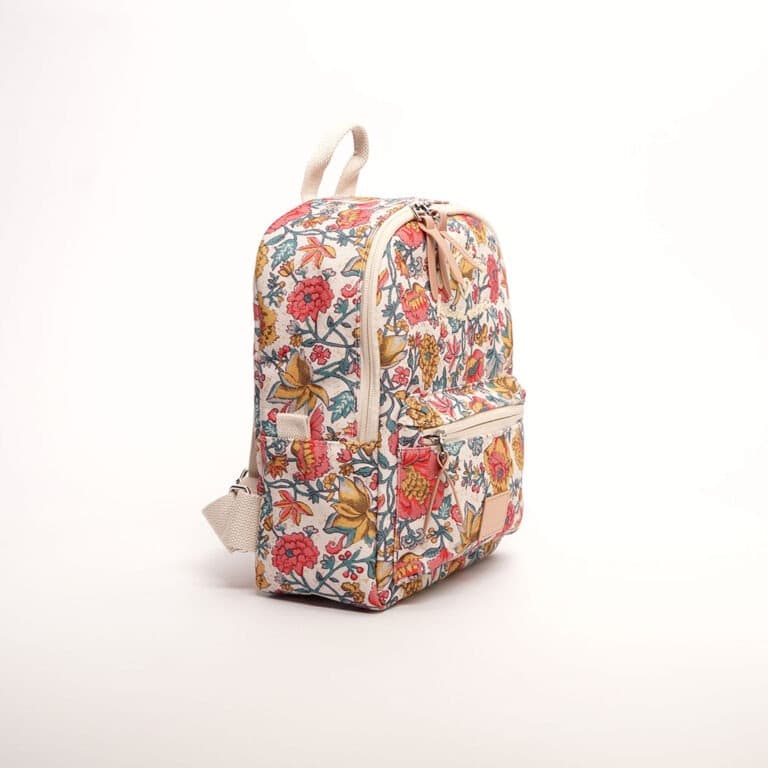 un sac à dos édition limitée Louise Misha de chez Jojofactory, vue de côté sur fond blanc