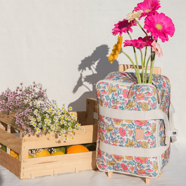 une valise cabine Louise Misha de chez Jojofactory, ambiance