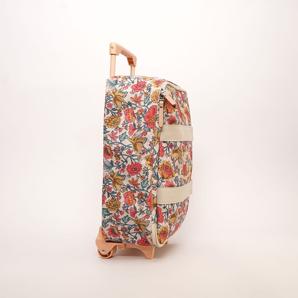 une valise cabine Louise Misha de chez Jojofactory, vue de côté sur fond blanc