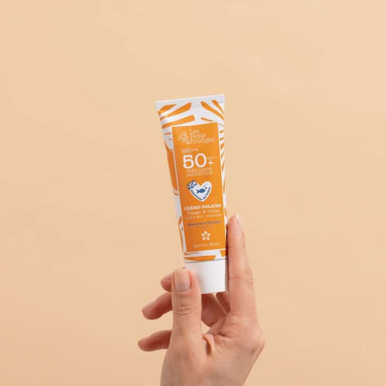 crème solaire visage et corps les petits prödiges photo sur fond orange