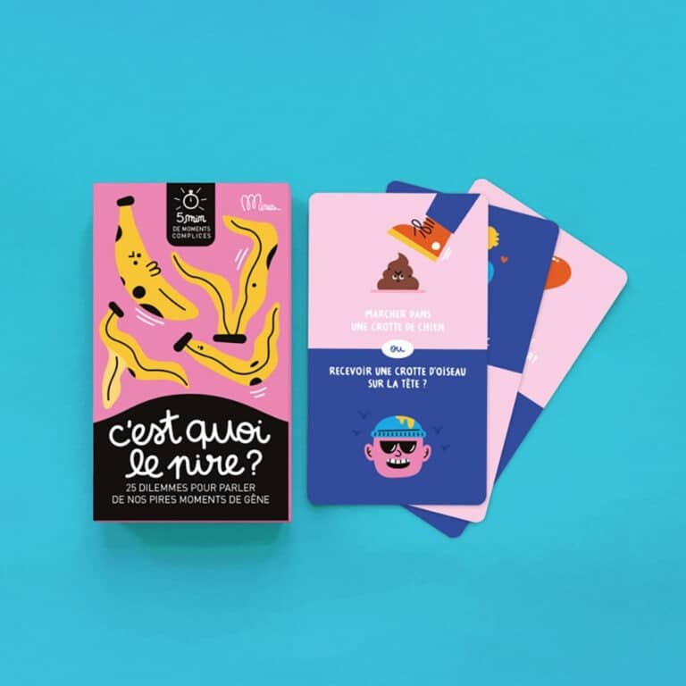 cartes c'est quoi le pire minus edition détail paquet et cartes sur fond bleu