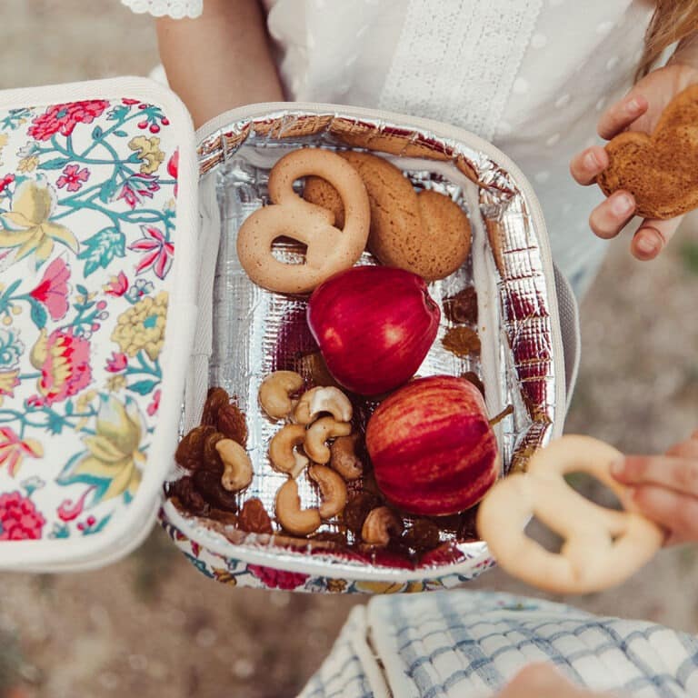 un sac isotherme Louise Misha de la marque Jojofactory, ambiance