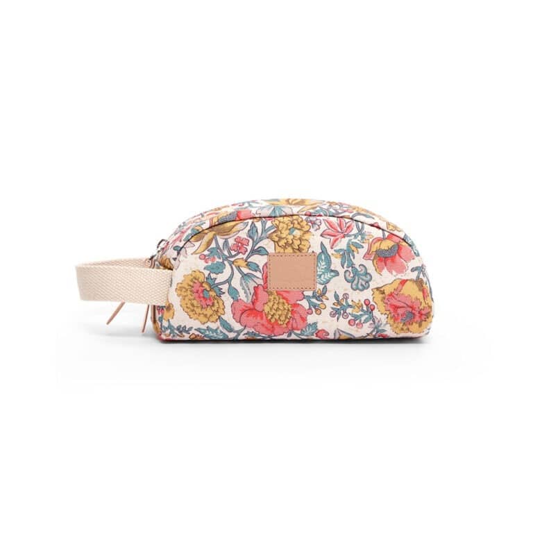 une trousse en collaboration avec Louise Misha de chez Jojofactory, vue de face sur fond blanc