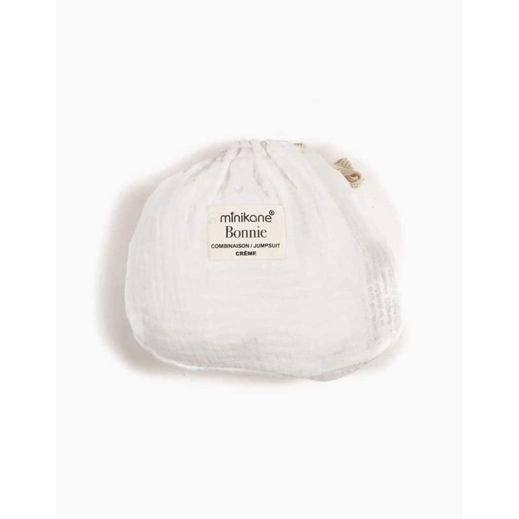 combinaison bonnie crème minikane détail pochon sur fond blanc