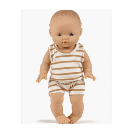 poupée césar et son ensemble à rayures cassonade minikane sur fond blanc