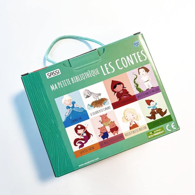 un coffret "ma petite bibliothèque" Sassi, vue de derrière sur fond blanc