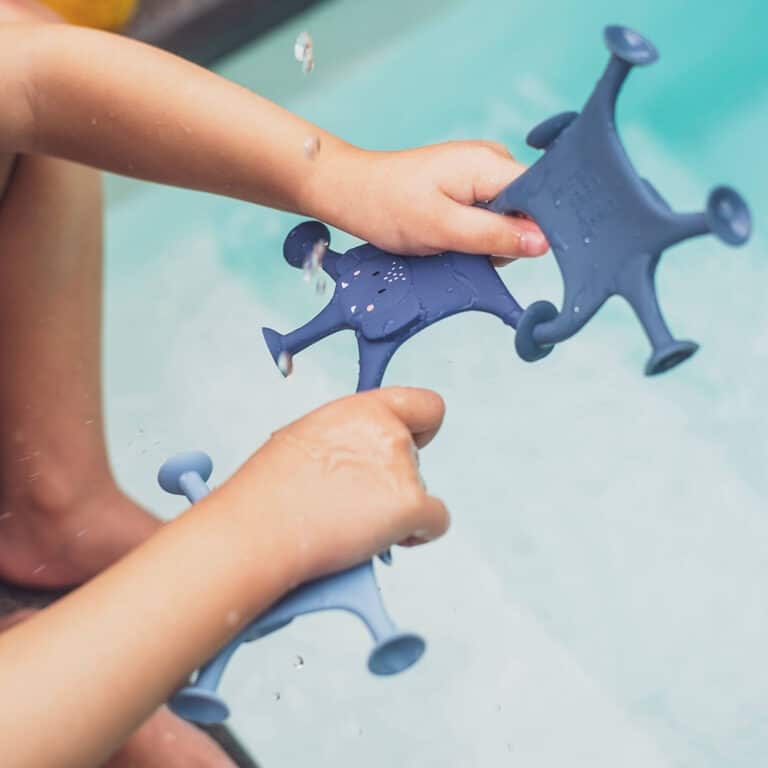 trixie_jouet-bain-ventouses-famille-elephant2