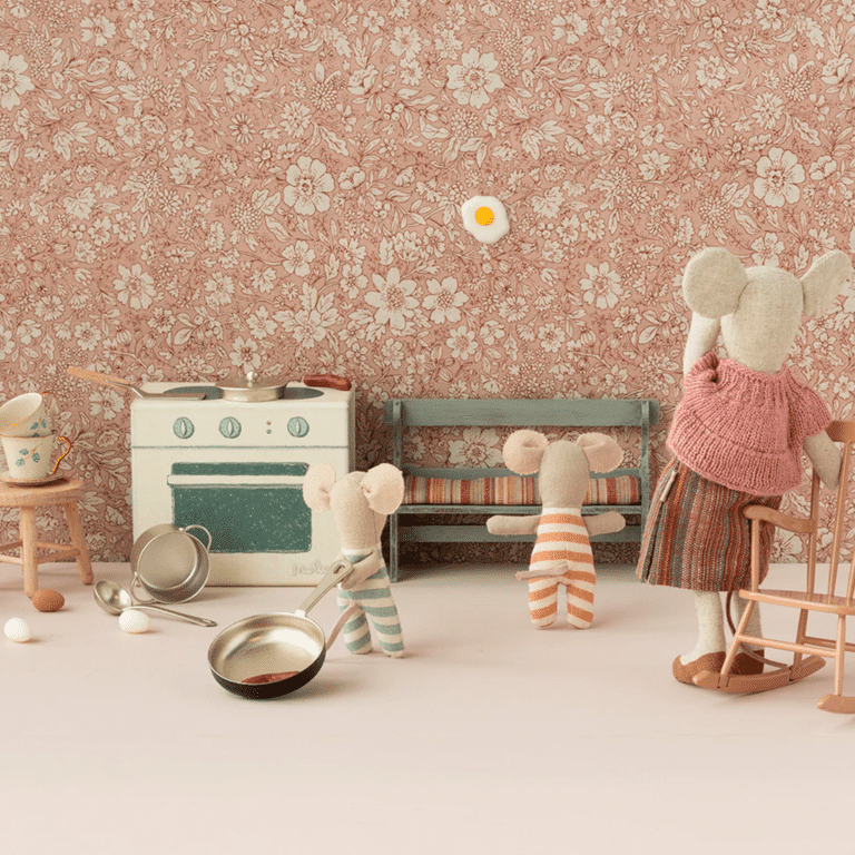 Cuisinière En Carton Avec Ustensiles Et Aliments - Maileg 3