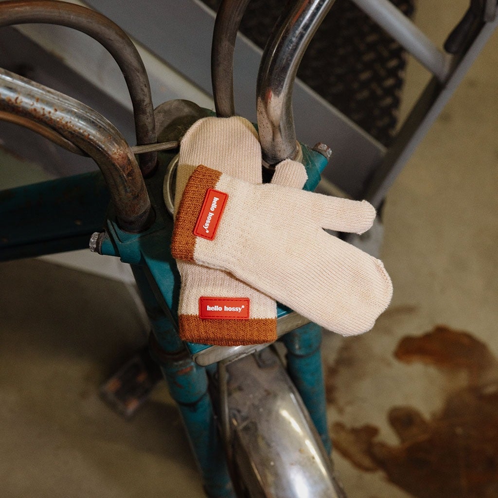 paire de moufle crème hello hossy illustration