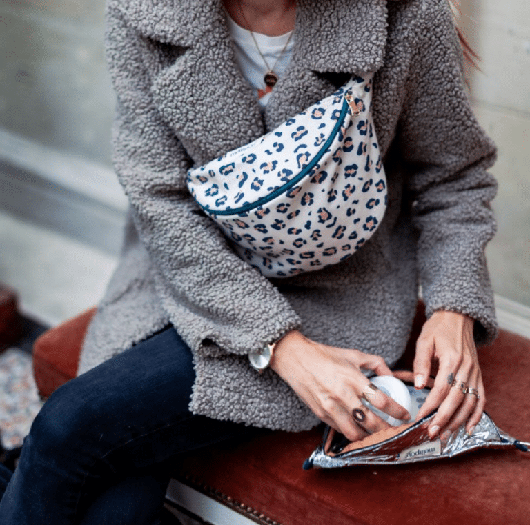 Sac banane à langer “All Over" Léopard – Mellipou - Ambiance